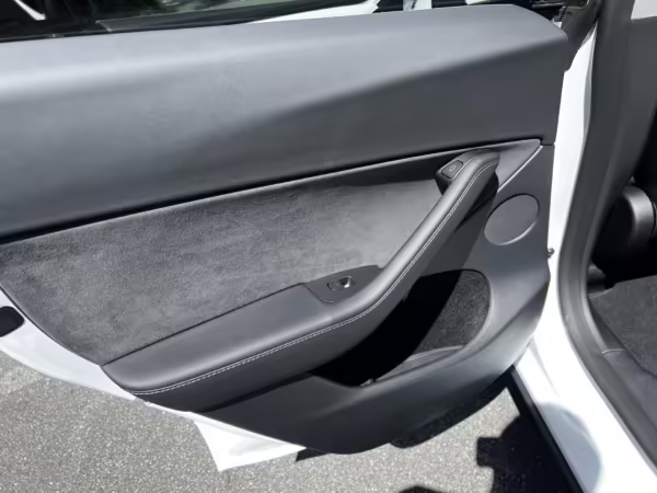 2022 Tesla Model Y Long Range AWD — photo 28