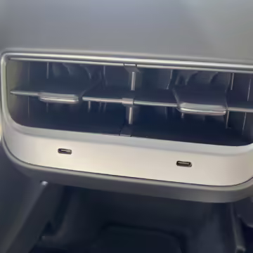 2022 Tesla Model Y Long Range AWD — photo 30