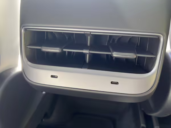 2022 Tesla Model Y Long Range AWD — photo 30