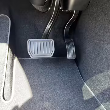 2022 Tesla Model Y Long Range AWD — photo 31