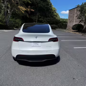 2022 Tesla Model Y Long Range AWD — photo 9