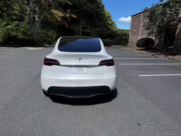 2022 Tesla Model Y Long Range AWD — photo 9