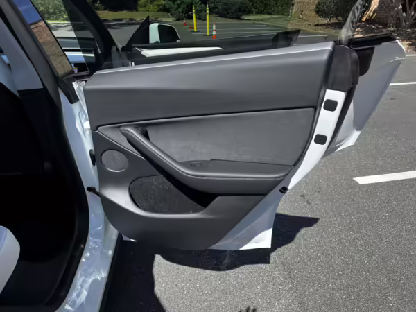2022 Tesla Model Y Long Range AWD — photo 35