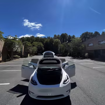 2022 Tesla Model Y Long Range AWD — photo 13
