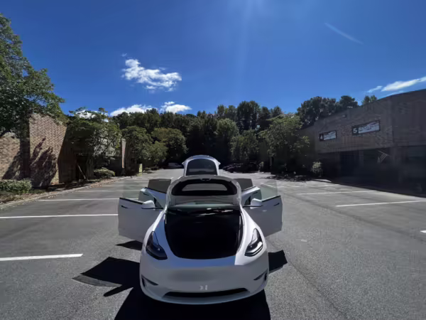 2022 Tesla Model Y Long Range AWD — photo 13