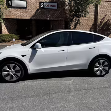 2022 Tesla Model Y Long Range AWD — photo 17