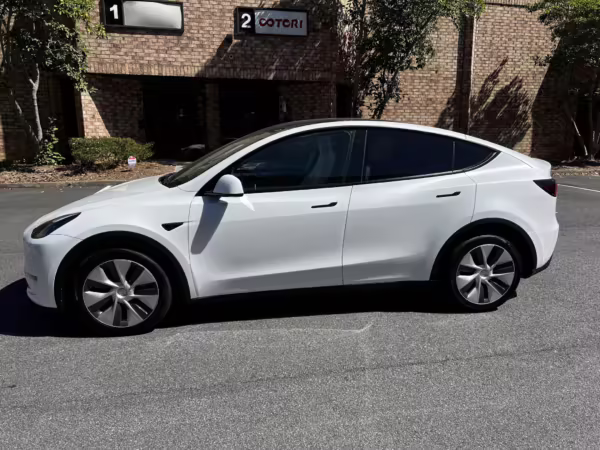 2022 Tesla Model Y Long Range AWD — photo 17