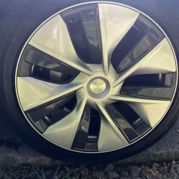 2022 Tesla Model Y Long Range AWD — photo 24