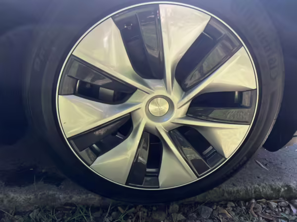 2022 Tesla Model Y Long Range AWD — photo 24