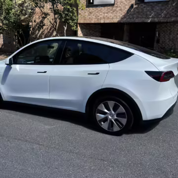 2022 Tesla Model Y Long Range AWD — photo 25