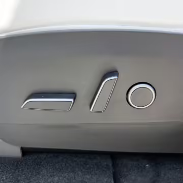 2022 Tesla Model Y Long Range AWD — photo 27