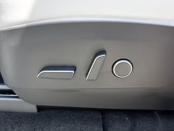 2022 Tesla Model Y Long Range AWD — photo 27