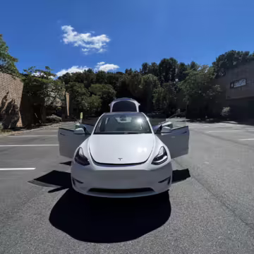2022 Tesla Model Y Long Range AWD — photo 7