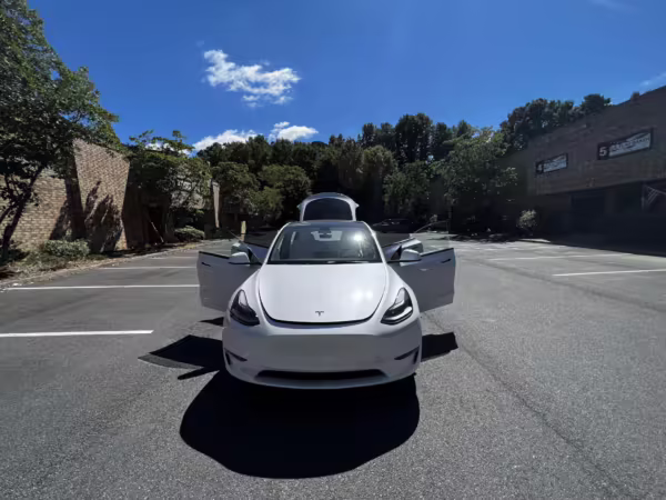 2022 Tesla Model Y Long Range AWD — photo 7