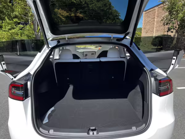 2022 Tesla Model Y Long Range AWD — photo 32