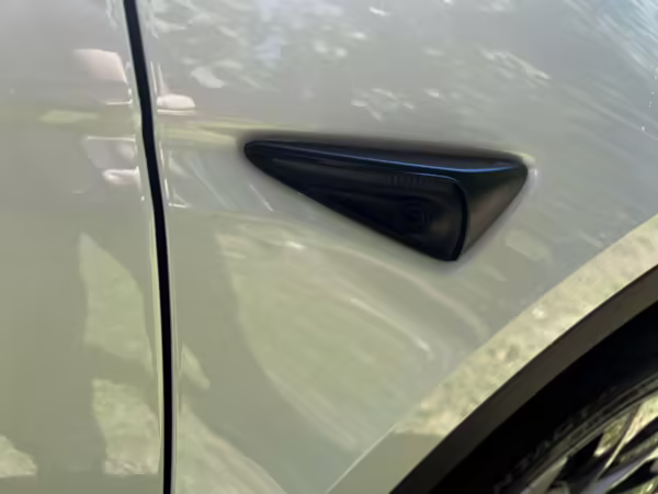 2022 Tesla Model Y Long Range AWD — photo 10