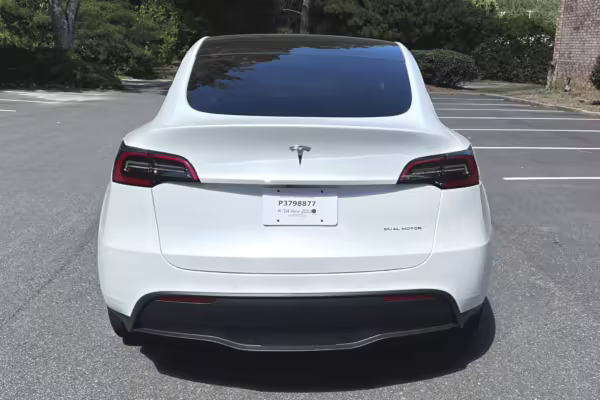 2022 Tesla Model Y Long Range AWD — photo 11