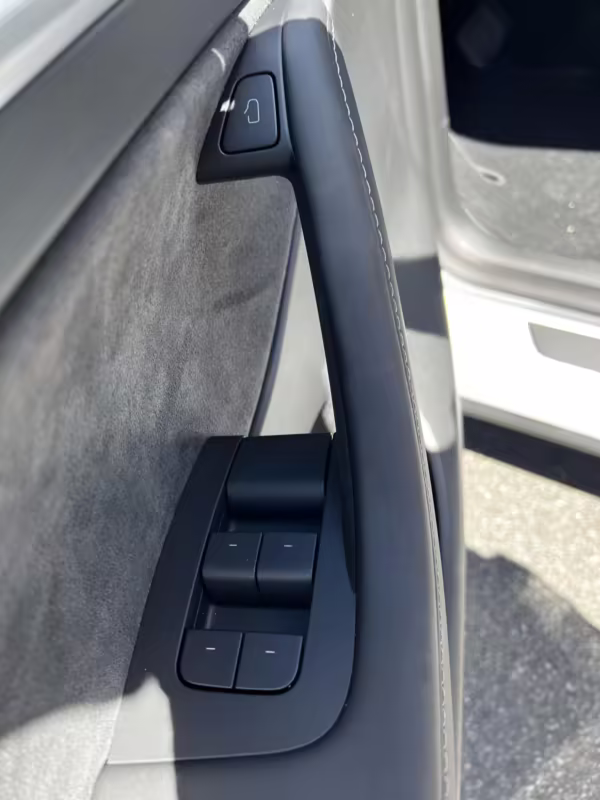 2022 Tesla Model Y Long Range AWD — photo 37