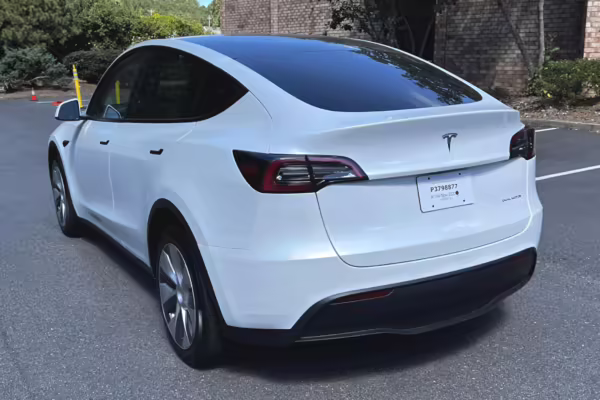 2022 Tesla Model Y Long Range AWD — photo 14