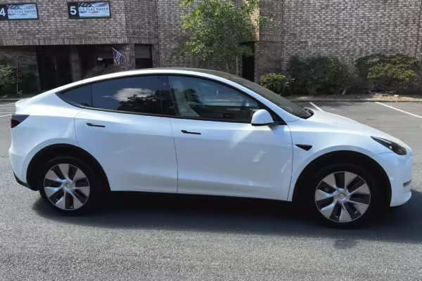2022 Tesla Model Y Long Range AWD — photo 16