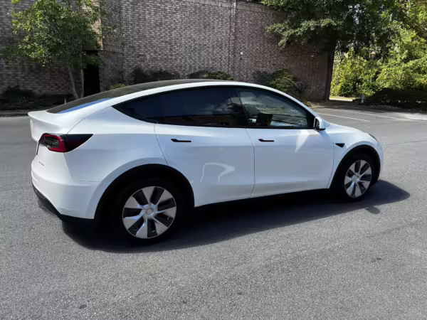 2022 Tesla Model Y Long Range AWD — photo 18