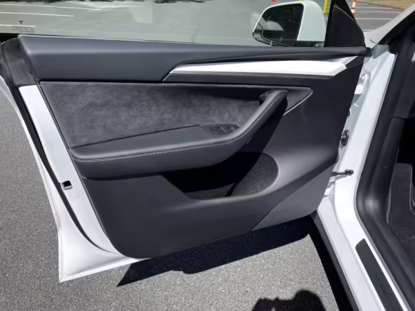 2022 Tesla Model Y Long Range AWD — photo 49