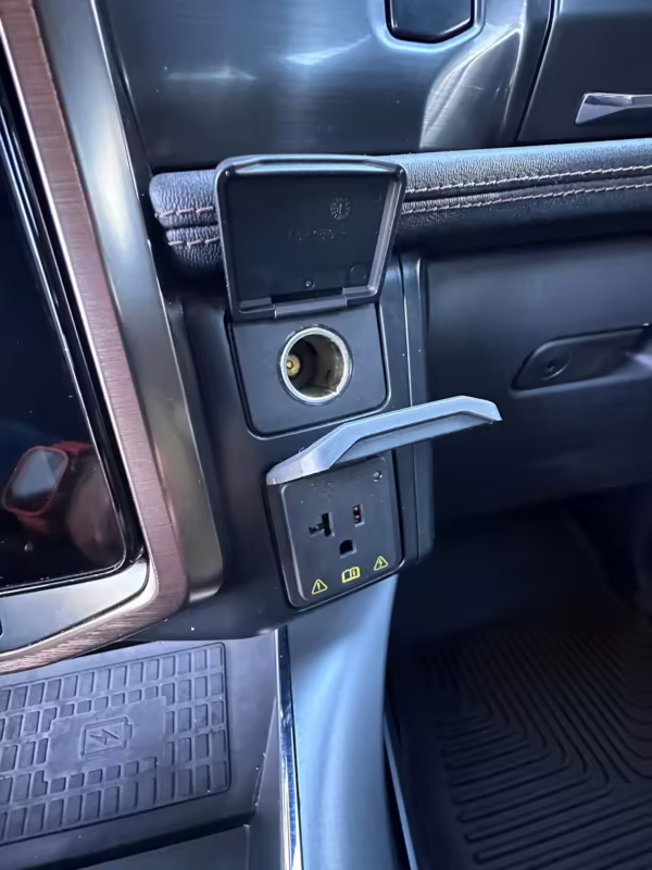 2022 Ford F-150 Lightning Lariat — photo 6