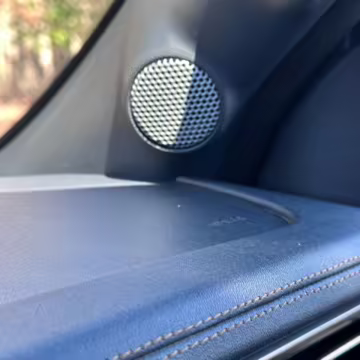 2022 Ford F-150 Lightning Lariat — photo 9