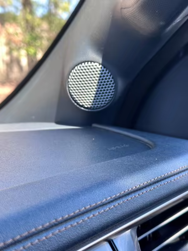 2022 Ford F-150 Lightning Lariat — photo 9