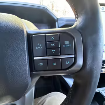 2022 Ford F-150 Lightning Lariat — photo 20
