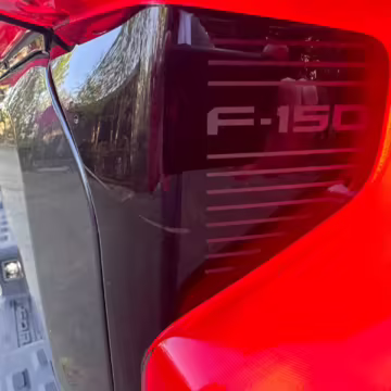 2022 Ford F-150 Lightning Lariat — photo 24