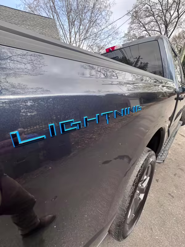 2022 Ford F-150 Lightning Lariat — photo 28