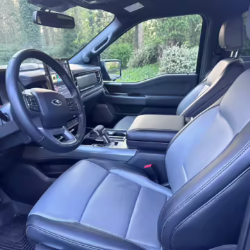 2022 Ford F-150 Lightning Lariat — photo 27