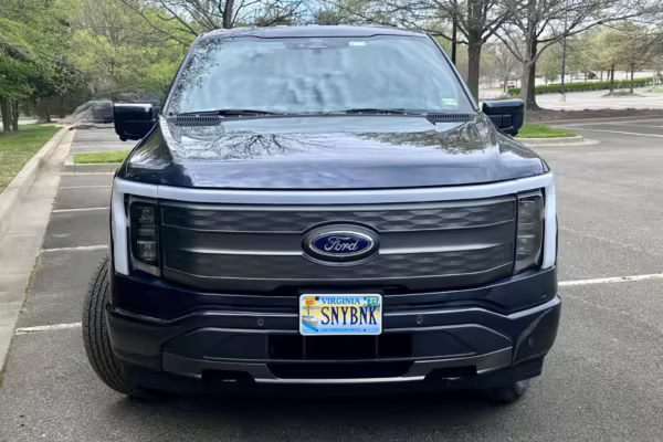 2022 Ford F-150 Lightning Lariat — photo 40