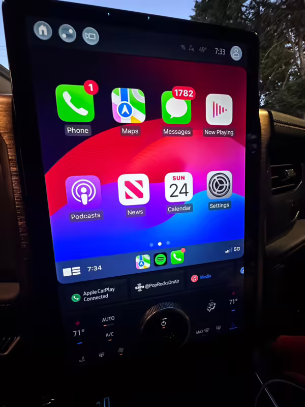 2022 Ford F-150 Lightning Lariat — photo 42