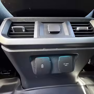 2022 Ford F-150 Lightning Lariat — photo 44