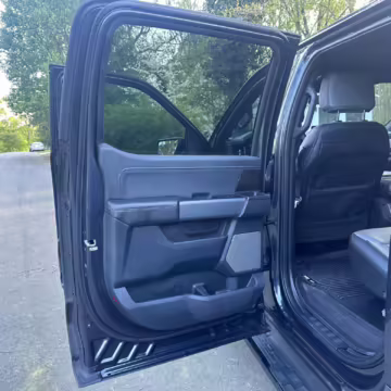 2022 Ford F-150 Lightning Lariat — photo 45