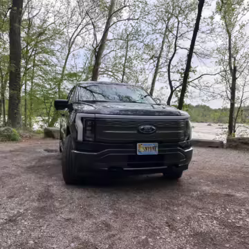 2022 Ford F-150 Lightning Lariat — photo 46