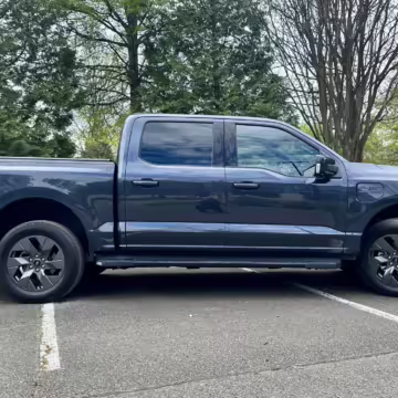 2022 Ford F-150 Lightning Lariat — photo 52