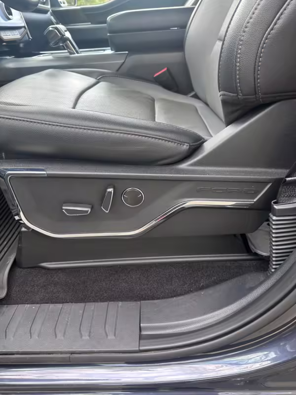 2022 Ford F-150 Lightning Lariat — photo 54