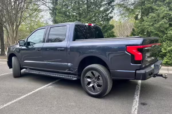2022 Ford F-150 Lightning Lariat — photo 70