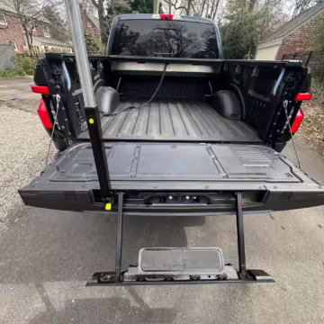 2022 Ford F-150 Lightning Lariat — photo 78
