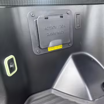 2022 Ford F-150 Lightning Lariat — photo 79