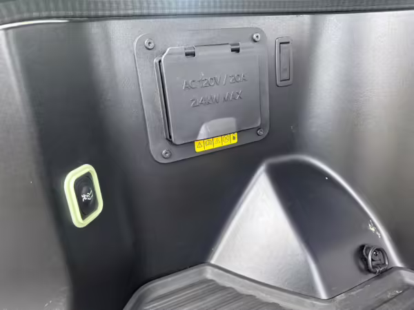 2022 Ford F-150 Lightning Lariat — photo 79