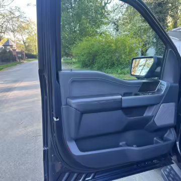 2022 Ford F-150 Lightning Lariat — photo 81