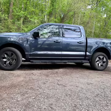 2022 Ford F-150 Lightning Lariat — photo 87