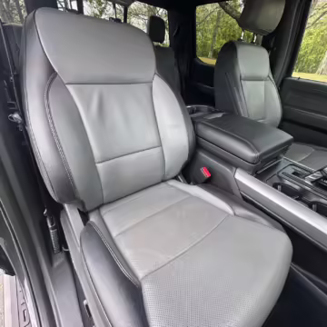 2022 Ford F-150 Lightning Lariat — photo 94
