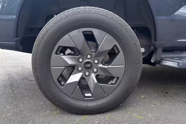 2022 Ford F-150 Lightning Lariat — photo 105