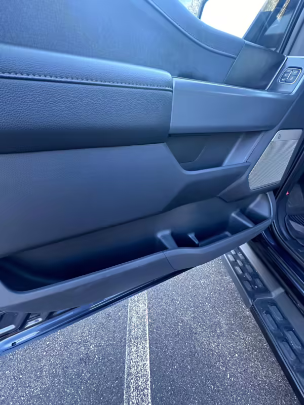 2022 Ford F-150 Lightning Lariat — photo 108