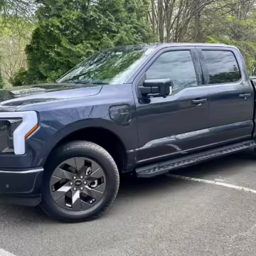 2022 Ford F-150 Lightning Lariat — photo 125